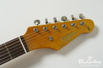 IRIS #085 - Olympic White over Lake Placid Blue 