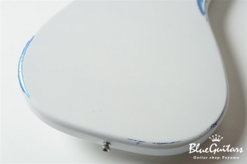 IRIS #085 - Olympic White over Lake Placid Blue 