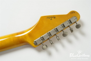 IRIS #085 - Olympic White over Lake Placid Blue 