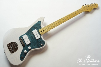 Model JM. #087 Light Aged - White Blonde with Orii Blue