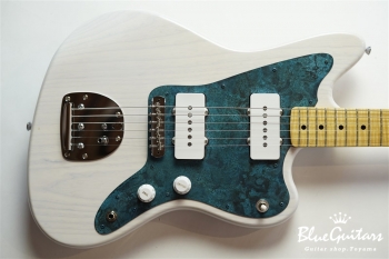 Model JM. #087 Light Aged - White Blonde with Orii Blue