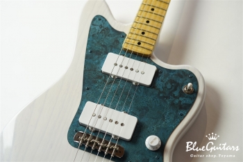 Model JM. #087 Light Aged - White Blonde with Orii Blue