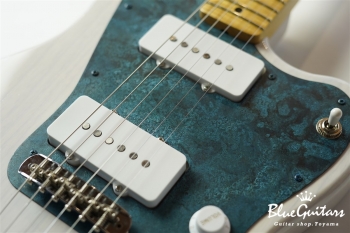 Model JM. #087 Light Aged - White Blonde with Orii Blue