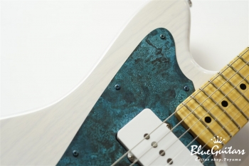 Model JM. #087 Light Aged - White Blonde with Orii Blue