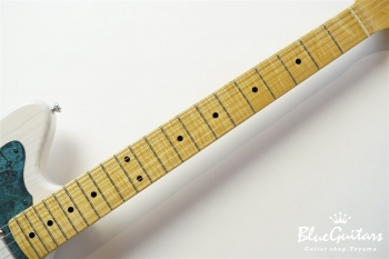 Model JM. #087 Light Aged - White Blonde with Orii Blue