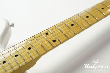 Model JM. #087 Light Aged - White Blonde with Orii Blue