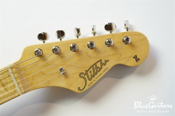 Model JM. #087 Light Aged - White Blonde with Orii Blue