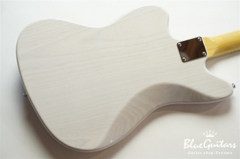 Model JM. #087 Light Aged - White Blonde with Orii Blue