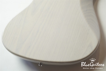 Model JM. #087 Light Aged - White Blonde with Orii Blue