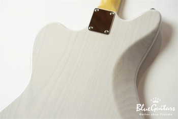 Model JM. #087 Light Aged - White Blonde with Orii Blue