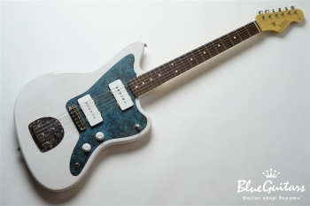 Model JM. #088 Light Aged - White Blonde with Orii Blue