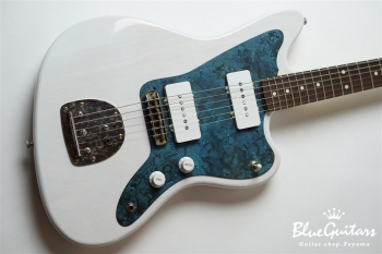 Model JM. #088 Light Aged - White Blonde with Orii Blue