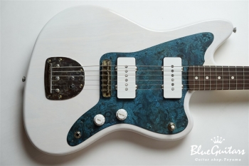 Model JM. #088 Light Aged - White Blonde with Orii Blue