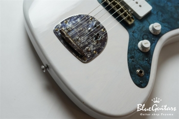 Model JM. #088 Light Aged - White Blonde with Orii Blue