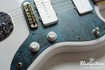 Model JM. #088 Light Aged - White Blonde with Orii Blue