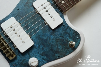 Model JM. #088 Light Aged - White Blonde with Orii Blue