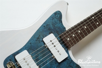 Model JM. #088 Light Aged - White Blonde with Orii Blue