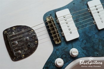 Model JM. #088 Light Aged - White Blonde with Orii Blue