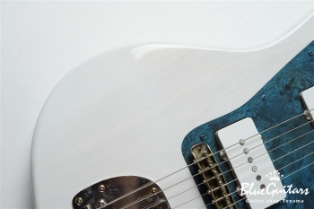 Model JM. #088 Light Aged - White Blonde with Orii Blue