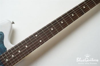 Model JM. #088 Light Aged - White Blonde with Orii Blue