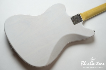 Model JM. #088 Light Aged - White Blonde with Orii Blue