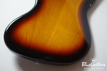 Made in Japan Hybrid II Jazz Bass - 3-Color Sunburst