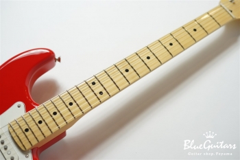 Made in Japan Hybrid II Stratocaster - Modena Red