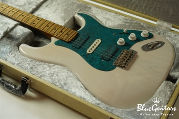 Model S. Patina #106 Light Aged - White Blonde with Orii Blue