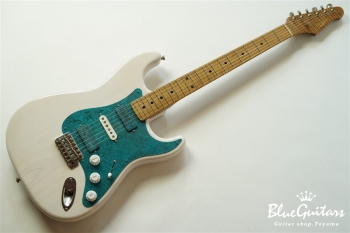 Model S. Patina #106 Light Aged - White Blonde with Orii Blue