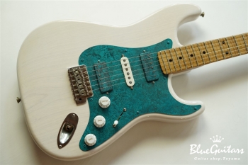 Model S. Patina #106 Light Aged - White Blonde with Orii Blue