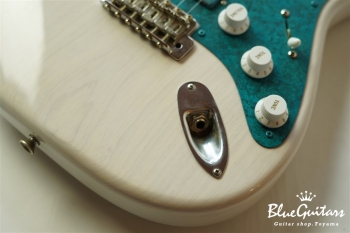 Model S. Patina #106 Light Aged - White Blonde with Orii Blue