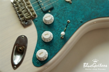 Model S. Patina #106 Light Aged - White Blonde with Orii Blue