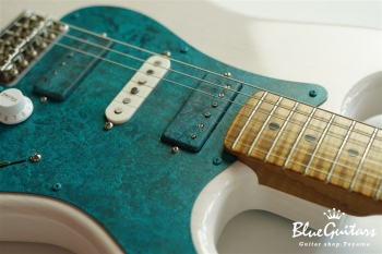 Model S. Patina #106 Light Aged - White Blonde with Orii Blue