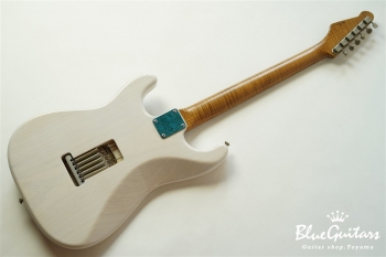 Model S. Patina #106 Light Aged - White Blonde with Orii Blue