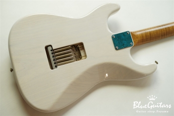 Model S. Patina #106 Light Aged - White Blonde with Orii Blue