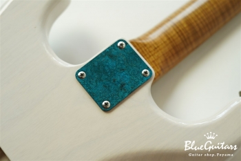 Model S. Patina #106 Light Aged - White Blonde with Orii Blue