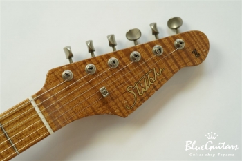 Model S. Patina #106 Light Aged - White Blonde with Orii Blue