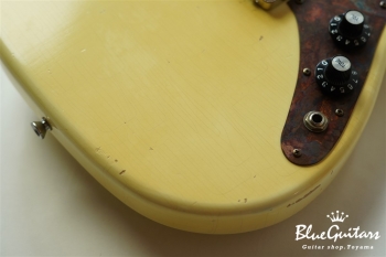 IRIS Standard #105 - Vintage White with Copper Red