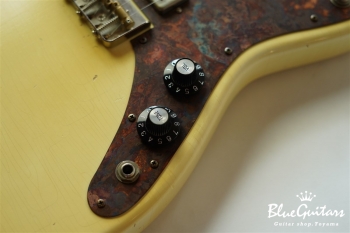 IRIS Standard #105 - Vintage White with Copper Red