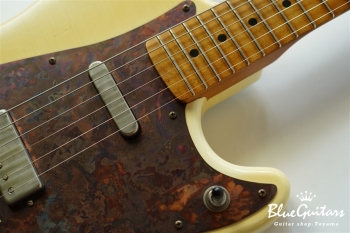 IRIS Standard #105 - Vintage White with Copper Red