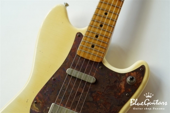 IRIS Standard #105 - Vintage White with Copper Red