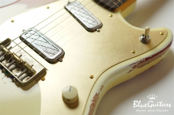 IRIS #102 - Vintage White over Cherry Sunburst 