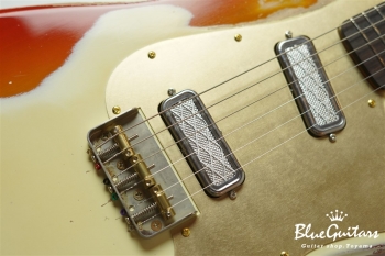 IRIS #102 - Vintage White over Cherry Sunburst 