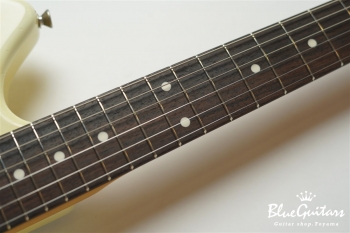 IRIS #102 - Vintage White over Cherry Sunburst 