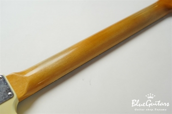 IRIS #102 - Vintage White over Cherry Sunburst 