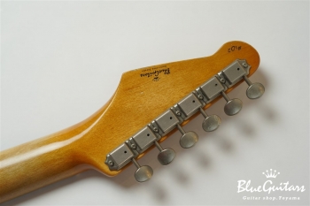 IRIS #102 - Vintage White over Cherry Sunburst 