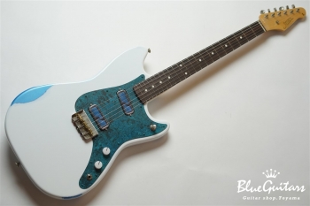 IRIS #101 - Olympic White over Lake Placid Blue