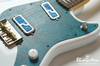 IRIS #101 - Olympic White over Lake Placid Blue