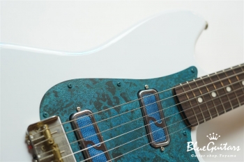 IRIS #101 - Olympic White over Lake Placid Blue