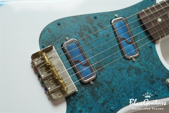 IRIS #101 - Olympic White over Lake Placid Blue